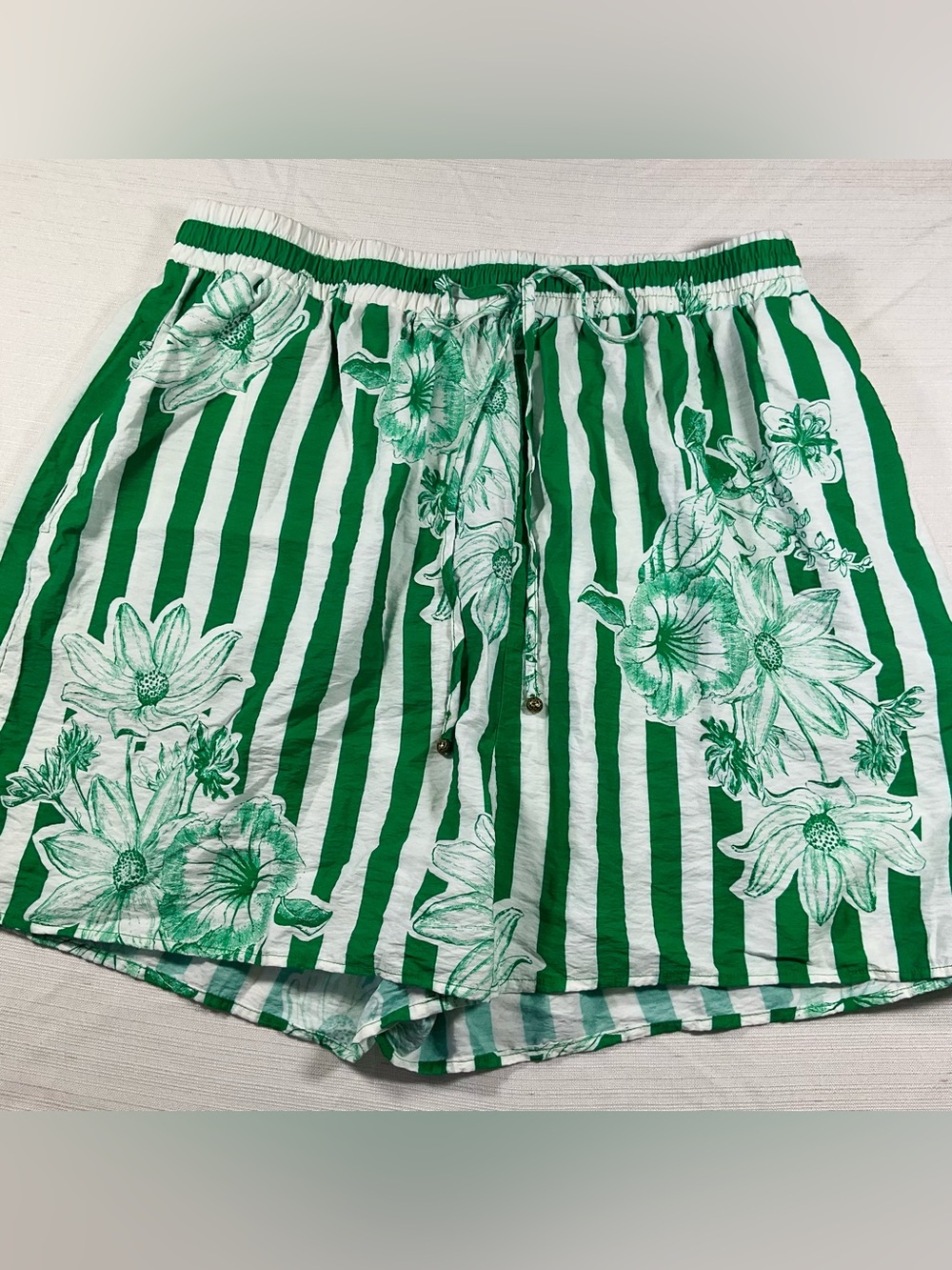 ODDI Green White Striped Floral Rayon Nylon Casual Lightweight Shorts Beach Pool